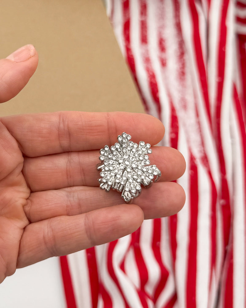 Pre order // 2 weeks Mini Snowflake Claw Clip