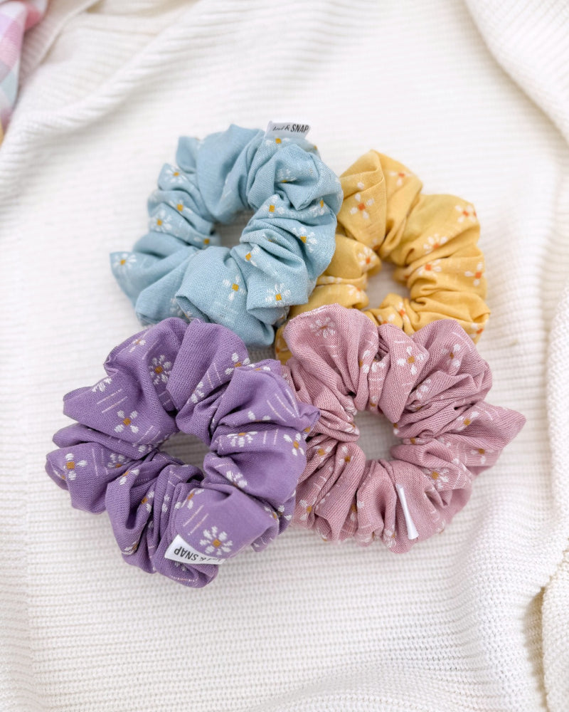 Oversized Pastel Daisies // Scrunchies