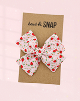 Little Berries & Daisies // Hand-Tied