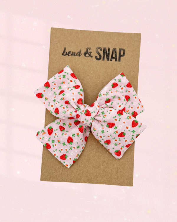 Little Berries & Daisies // Hand-Tied