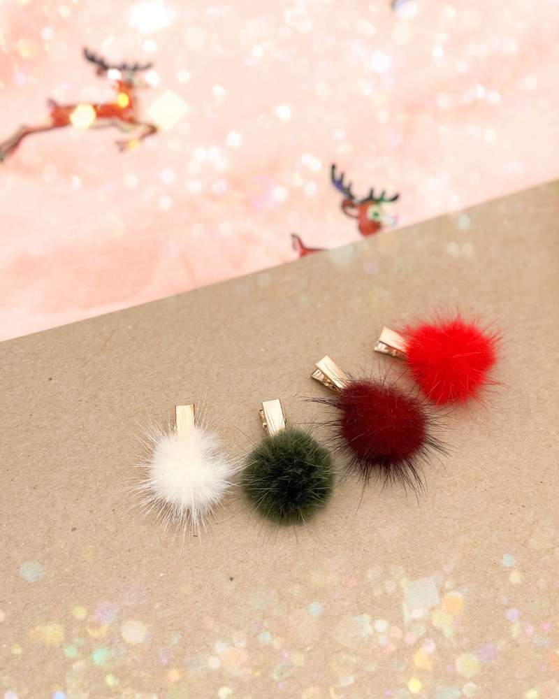 Santas Pompom // Specialty Clip